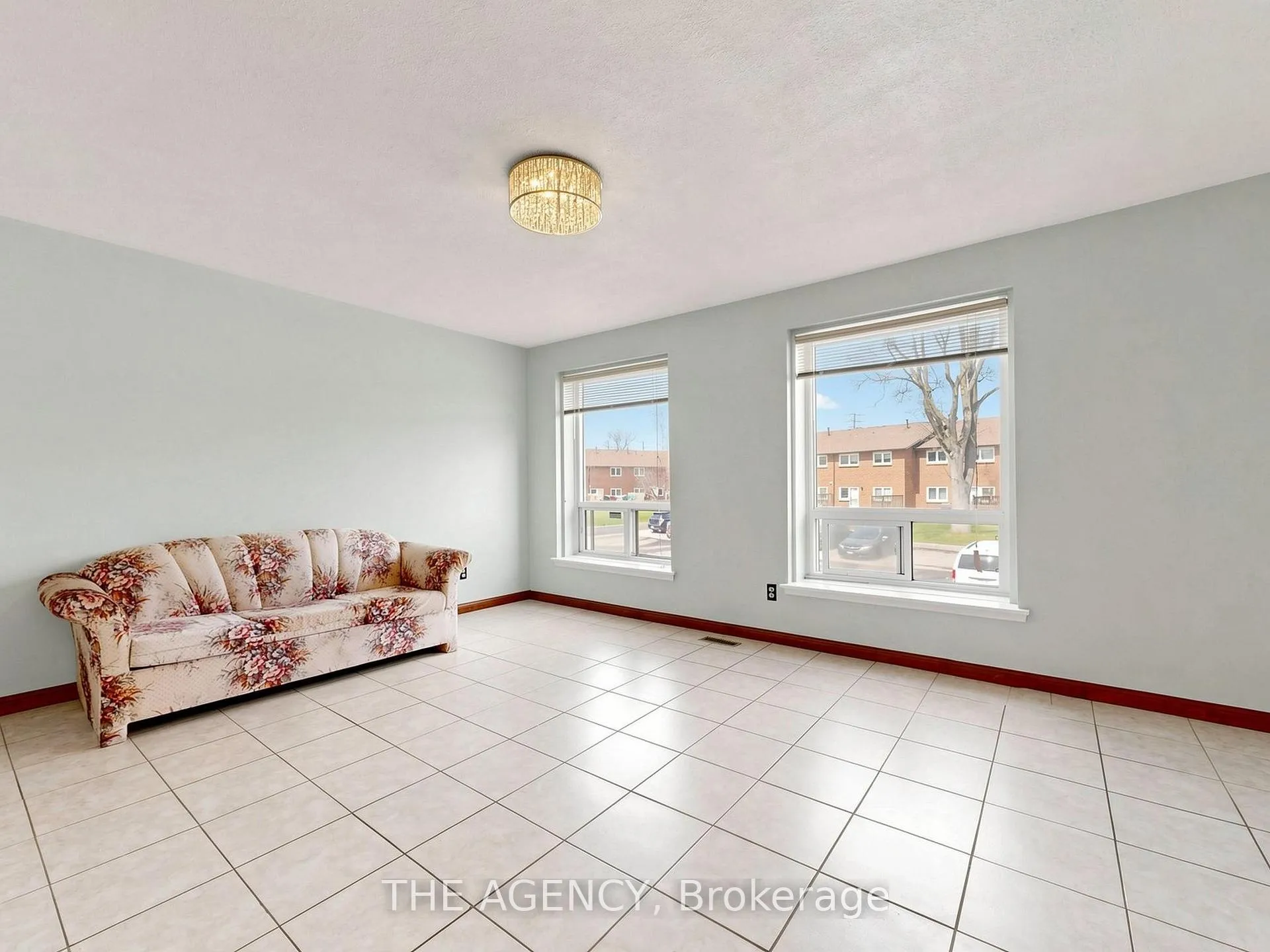 Photo 3 of Unit #33, 1559 Albion Road, Etobicoke, Mount Olive-Silverstone-Jamestown — HOMEH