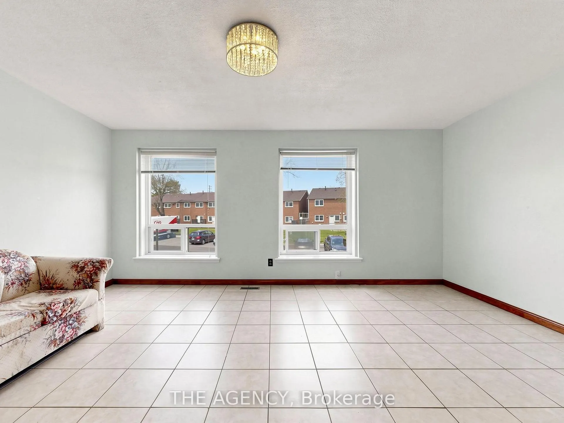 Photo 4 of Unit #33, 1559 Albion Road, Etobicoke, Mount Olive-Silverstone-Jamestown — HOMEH