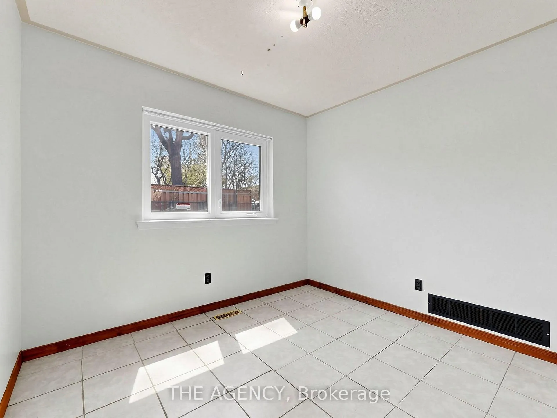 Photo 7 of Unit #33, 1559 Albion Road, Etobicoke, Mount Olive-Silverstone-Jamestown — HOMEH