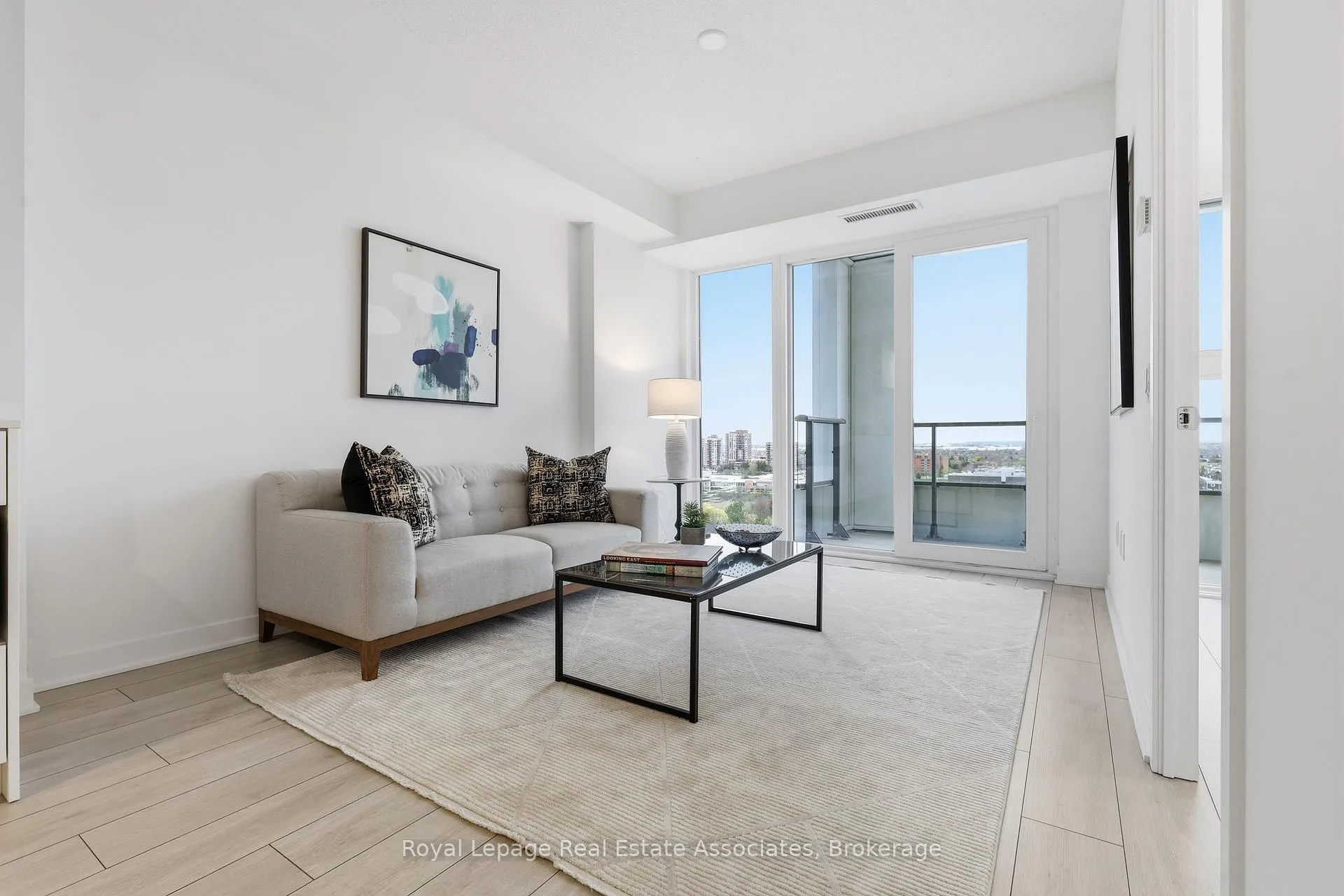 Photo 3 of 260 Malta Avenue, Brampton, Fletcher's Creek South — HOMEH