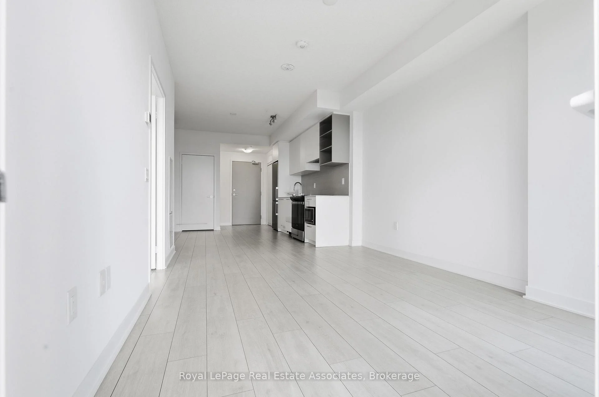 Photo 2 of 260 Malta Avenue, Brampton, Fletcher's Creek South — HOMEH