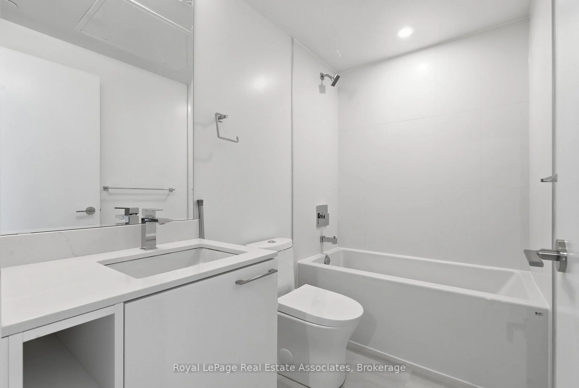 Photo 16 of 260 Malta Avenue, Brampton, Fletcher's Creek South — HOMEH