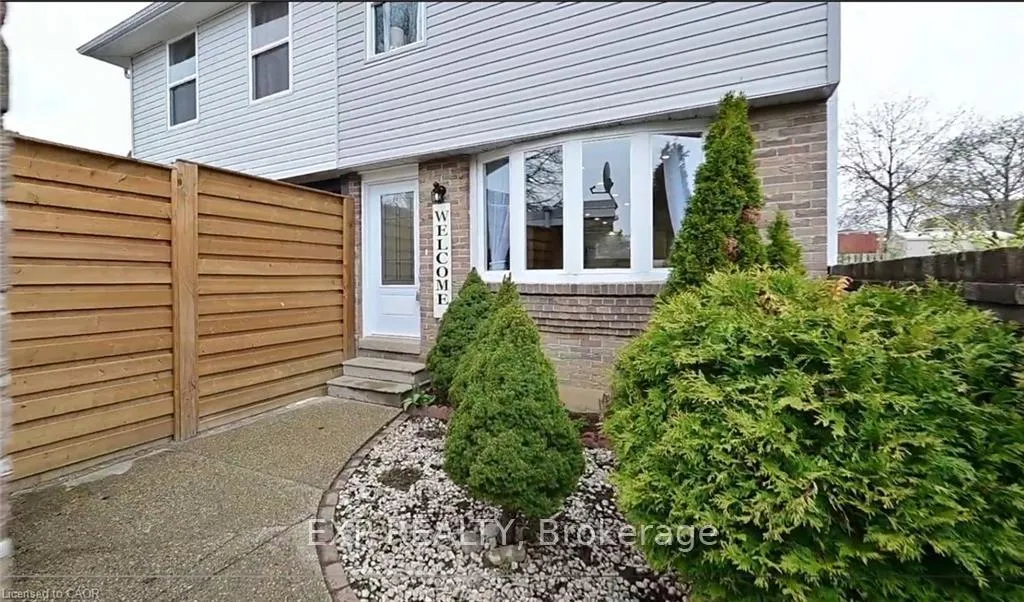 Photo 2 of 150 Overlea Drive, Kitchener — HOMEH