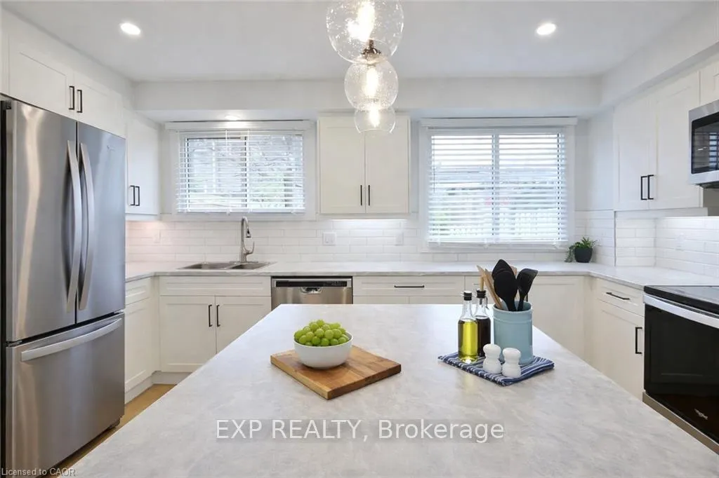 Photo 5 of 150 Overlea Drive, Kitchener — HOMEH