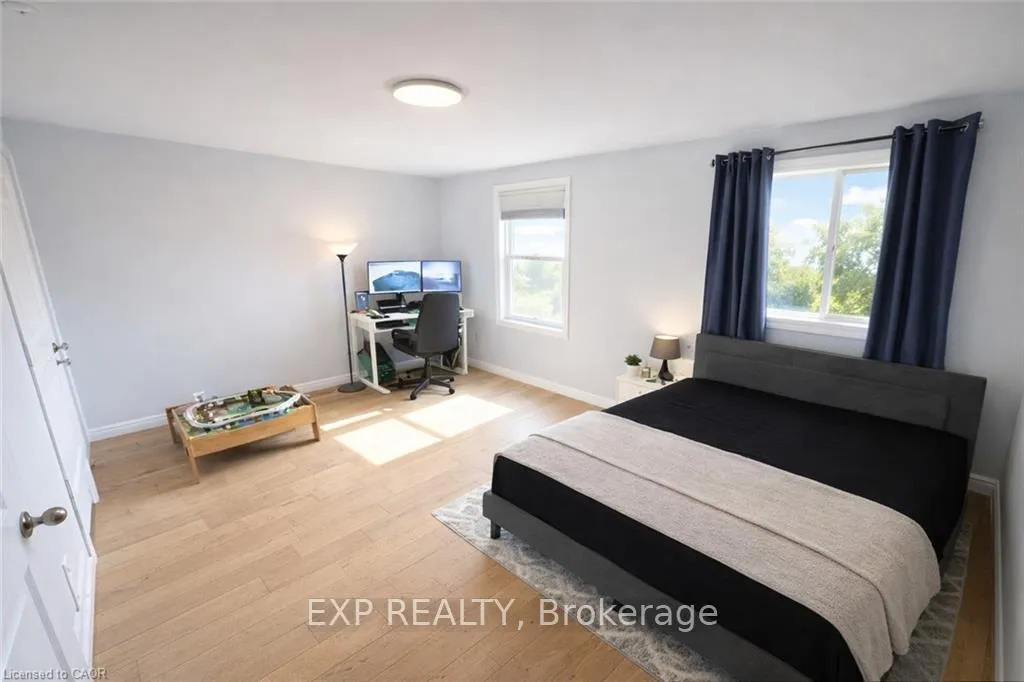 Photo 6 of 150 Overlea Drive, Kitchener — HOMEH