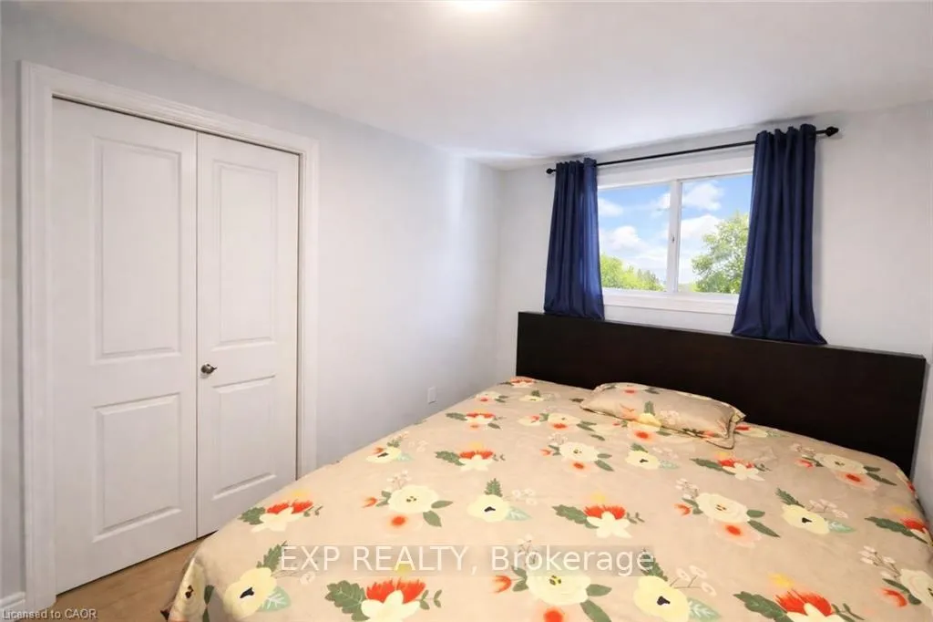 Photo 8 of 150 Overlea Drive, Kitchener — HOMEH