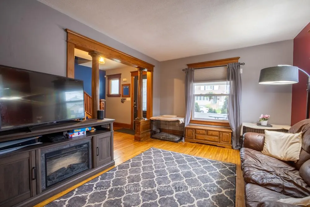 Photo 5 of 149 Bald Street, Welland, Broadway — HOMEH