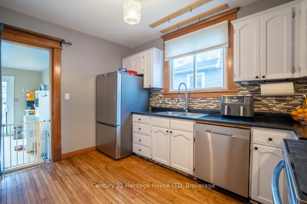 Photo 13 of 149 Bald Street, Welland, Broadway — HOMEH