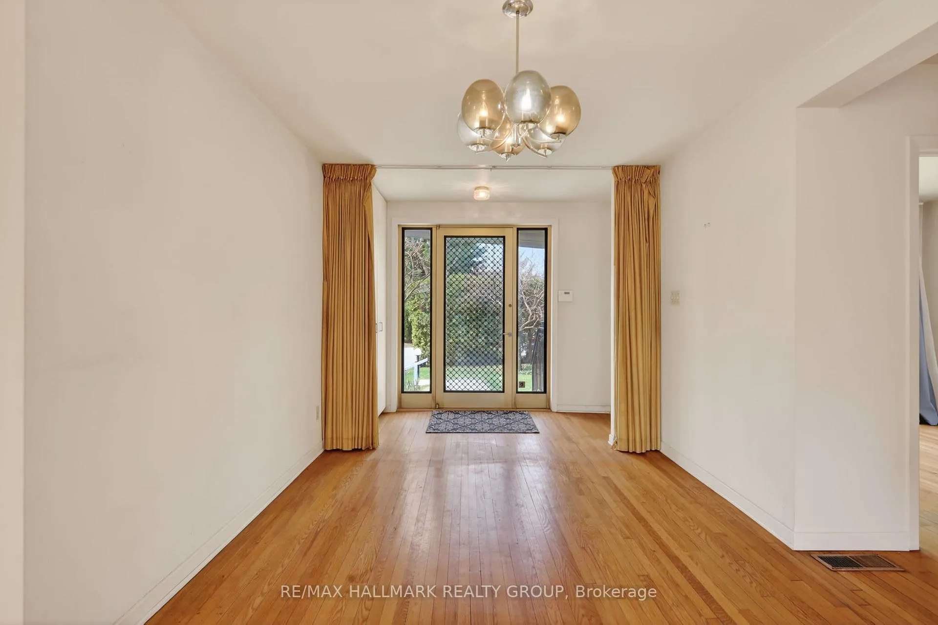 Photo 14 of 570 Minto Place, Ottawa, Rockcliffe — HOMEH