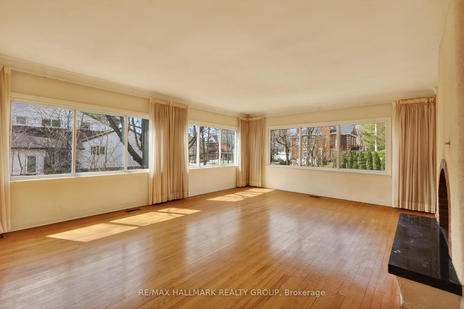 Photo 18 of 570 Minto Place, Ottawa, Rockcliffe — HOMEH