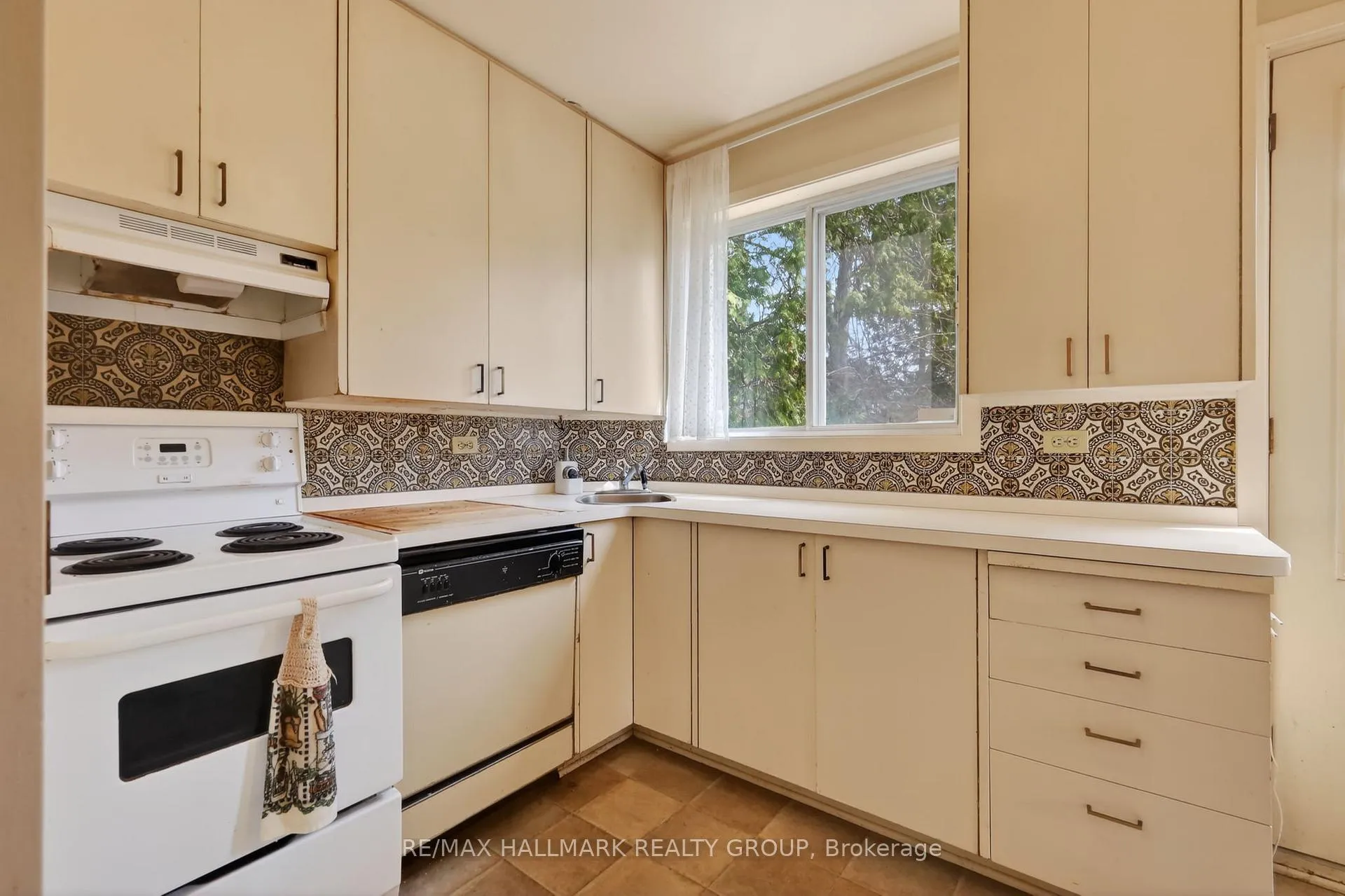 Photo 25 of 570 Minto Place, Ottawa, Rockcliffe — HOMEH