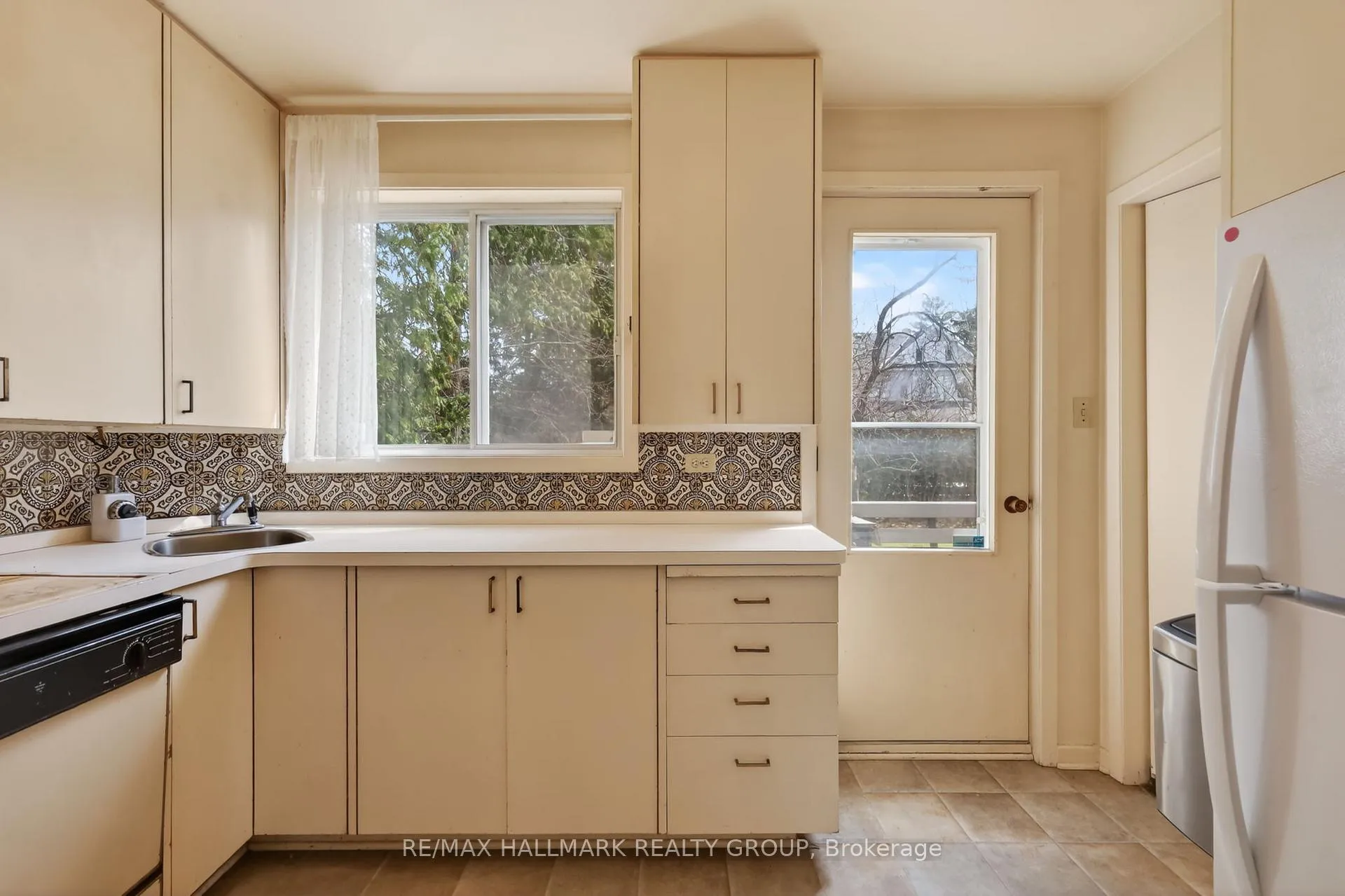 Photo 26 of 570 Minto Place, Ottawa, Rockcliffe — HOMEH