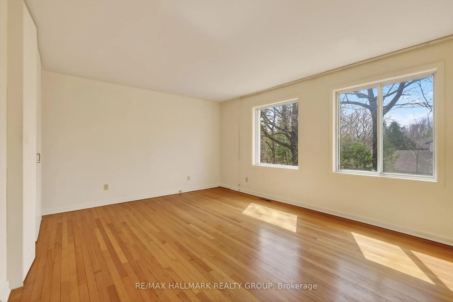 Photo 35 of 570 Minto Place, Ottawa, Rockcliffe — HOMEH