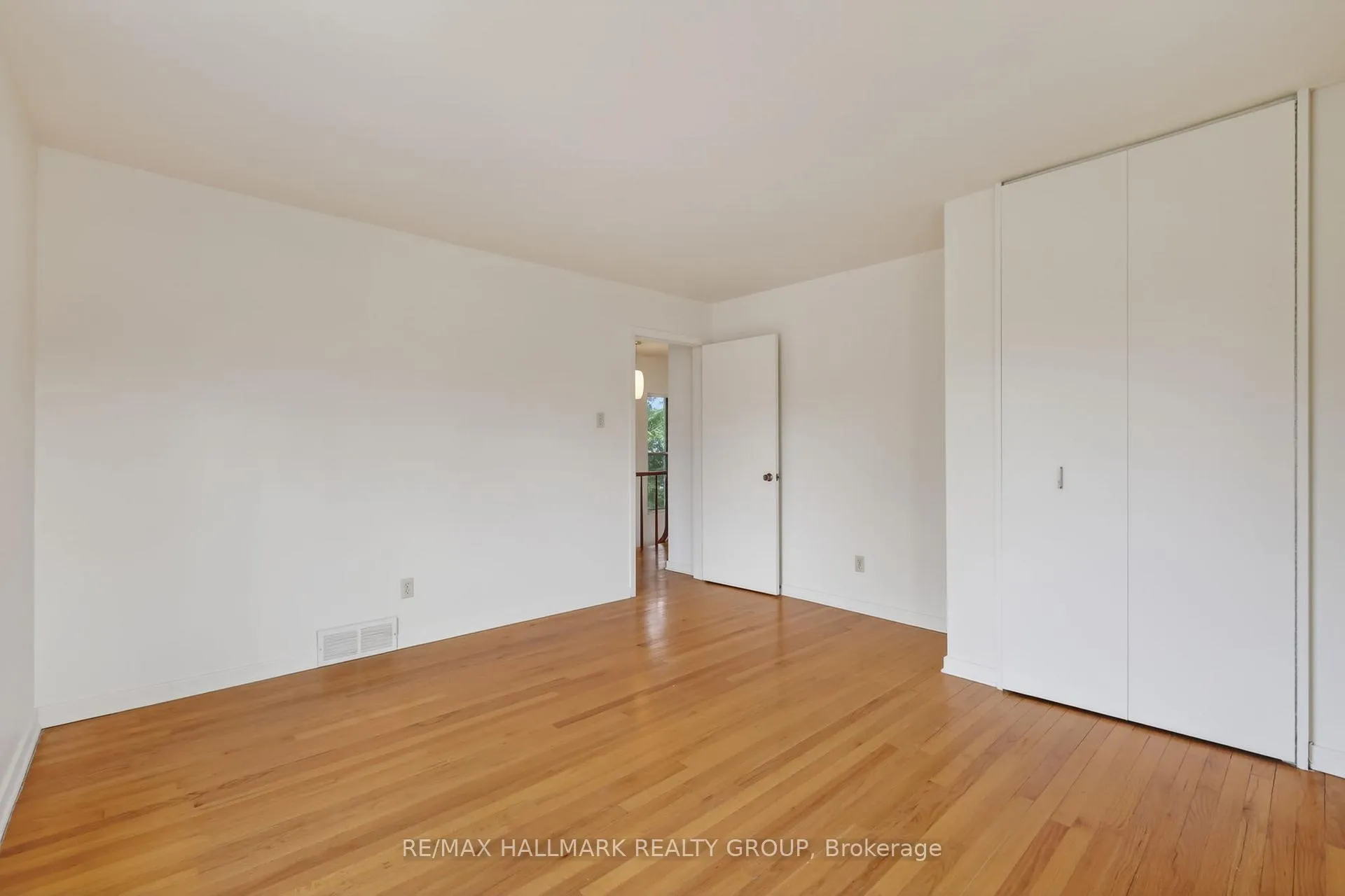 Photo 40 of 570 Minto Place, Ottawa, Rockcliffe — HOMEH