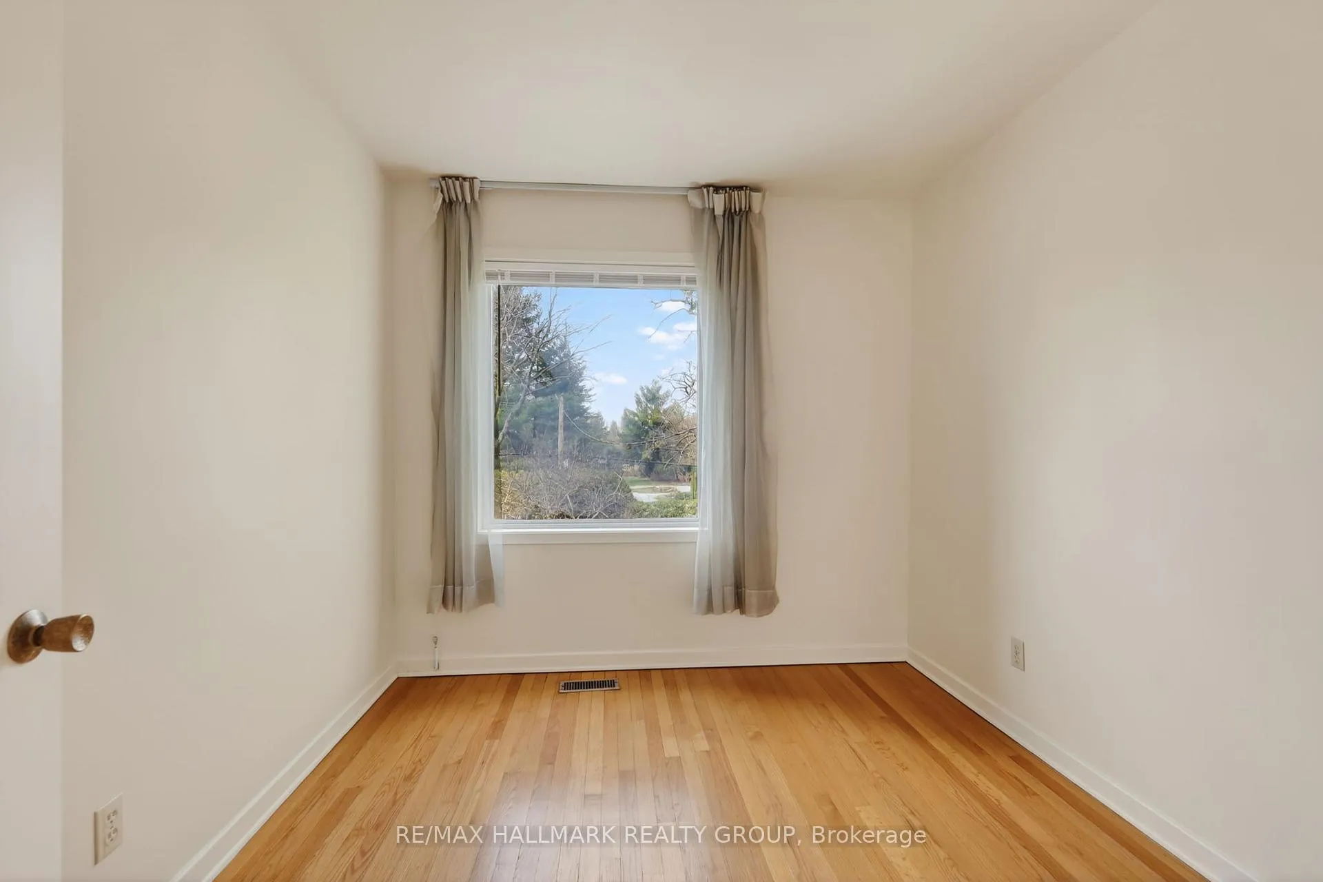 Photo 42 of 570 Minto Place, Ottawa, Rockcliffe — HOMEH
