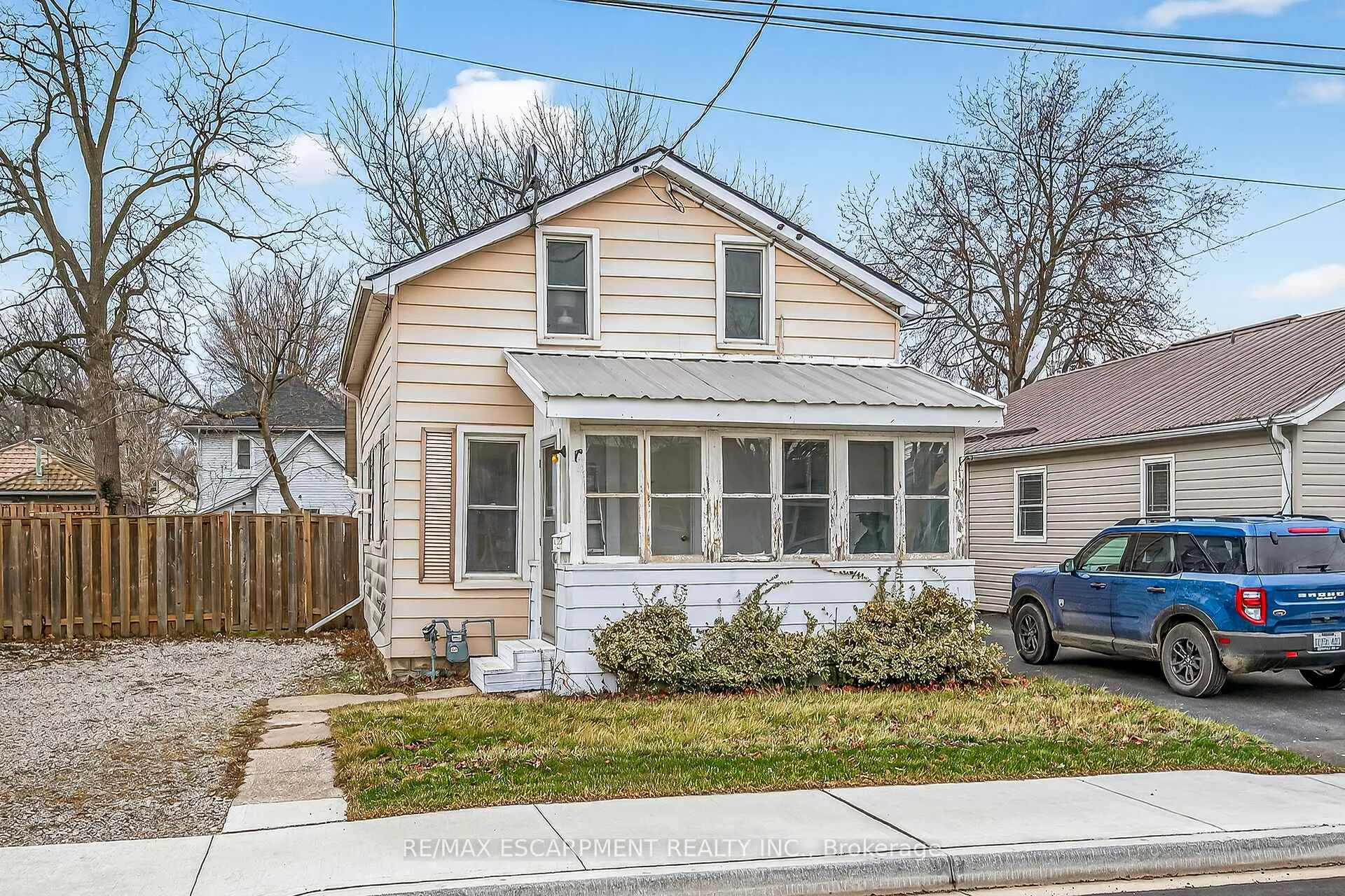 Photo 3 of 422 Griffith Avenue, Haldimand, Dunnville — HOMEH
