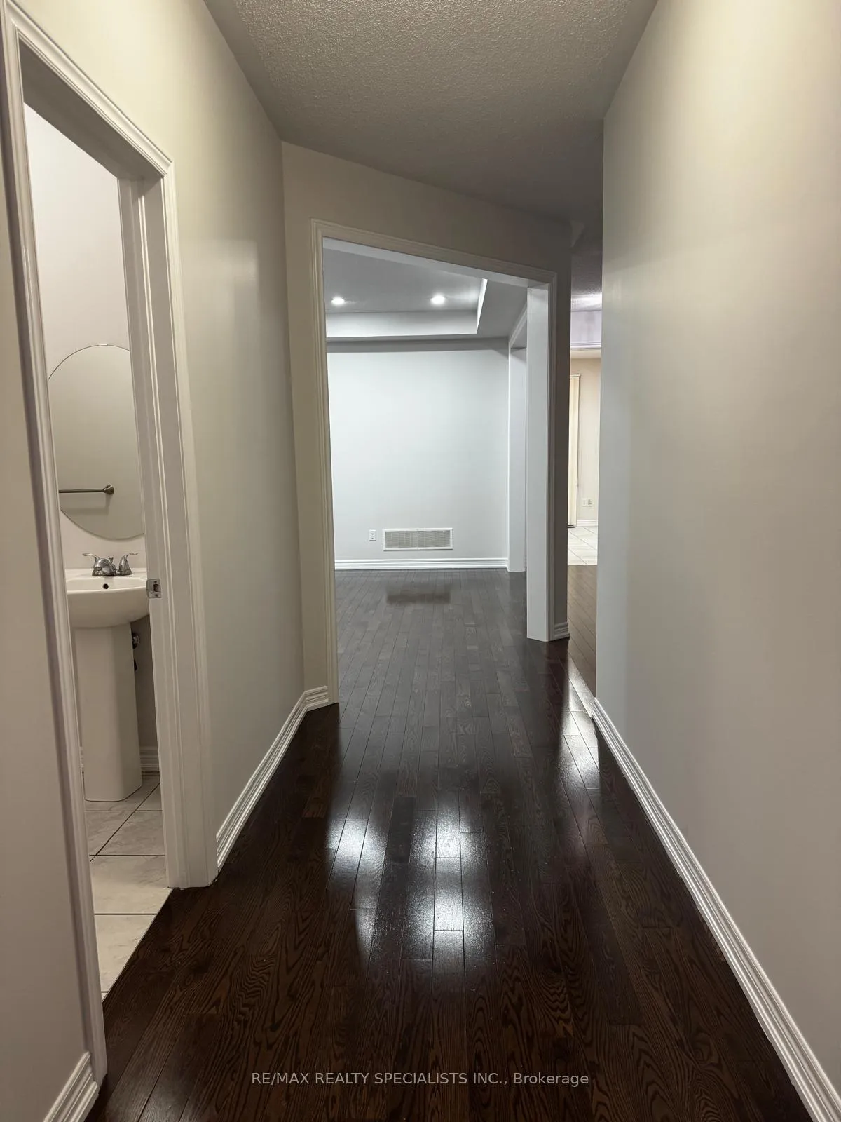 Photo 3 of 46 Valley Drive, Brampton, Snelgrove — HOMEH