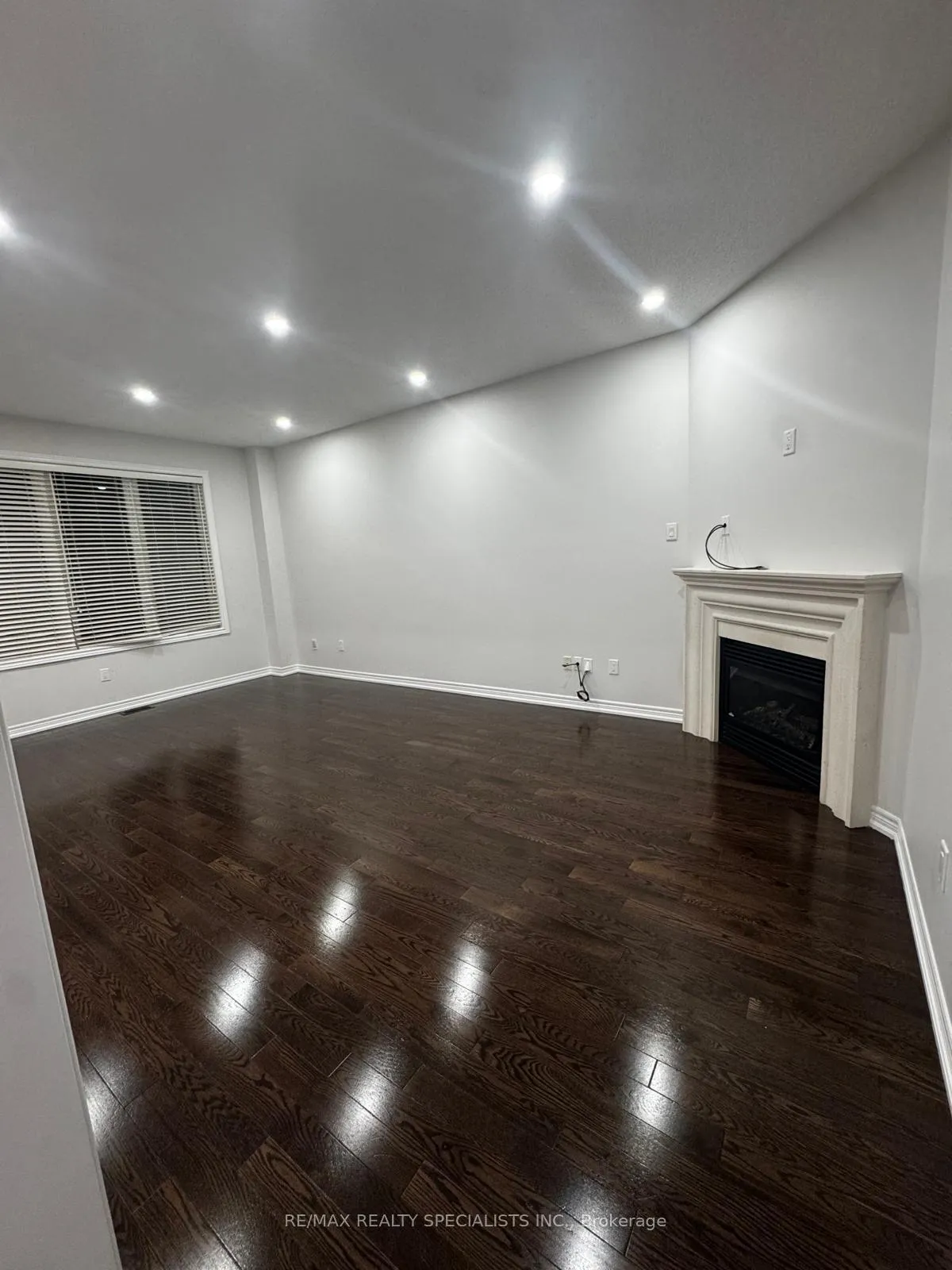 Photo 8 of 46 Valley Drive, Brampton, Snelgrove — HOMEH
