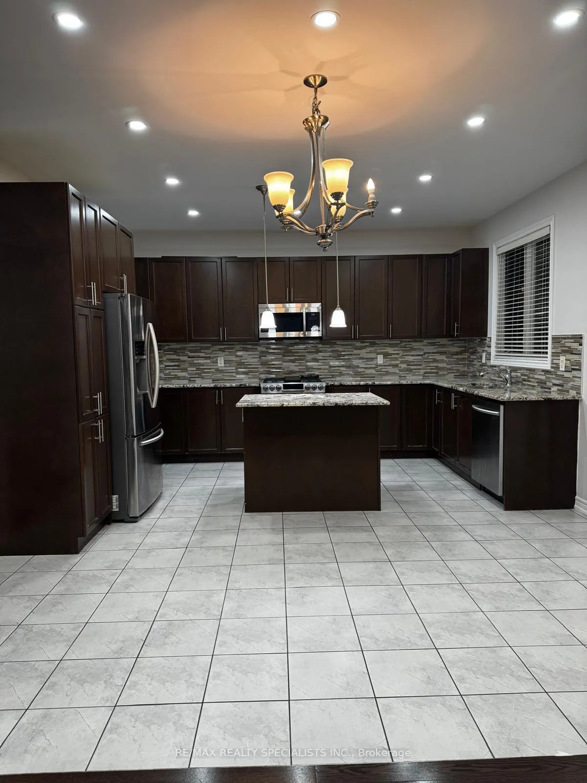 Photo 10 of 46 Valley Drive, Brampton, Snelgrove — HOMEH