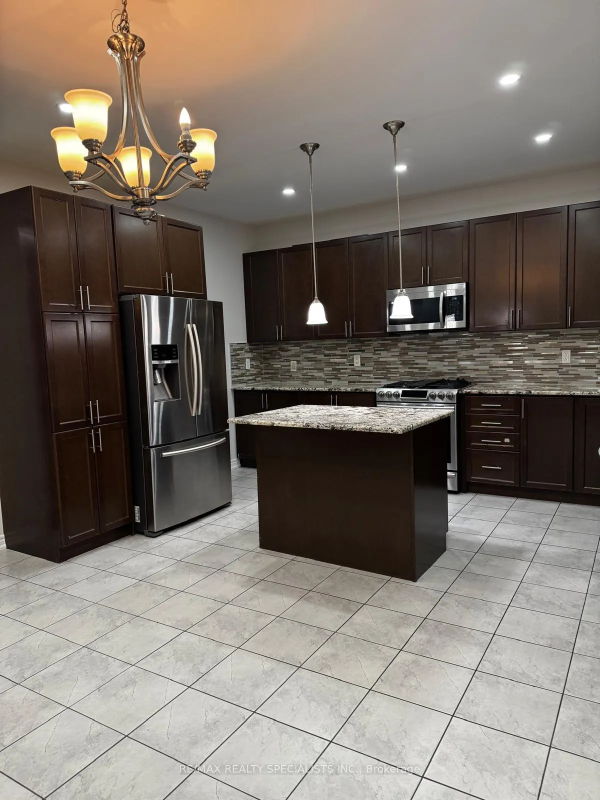 Photo 11 of 46 Valley Drive, Brampton, Snelgrove — HOMEH