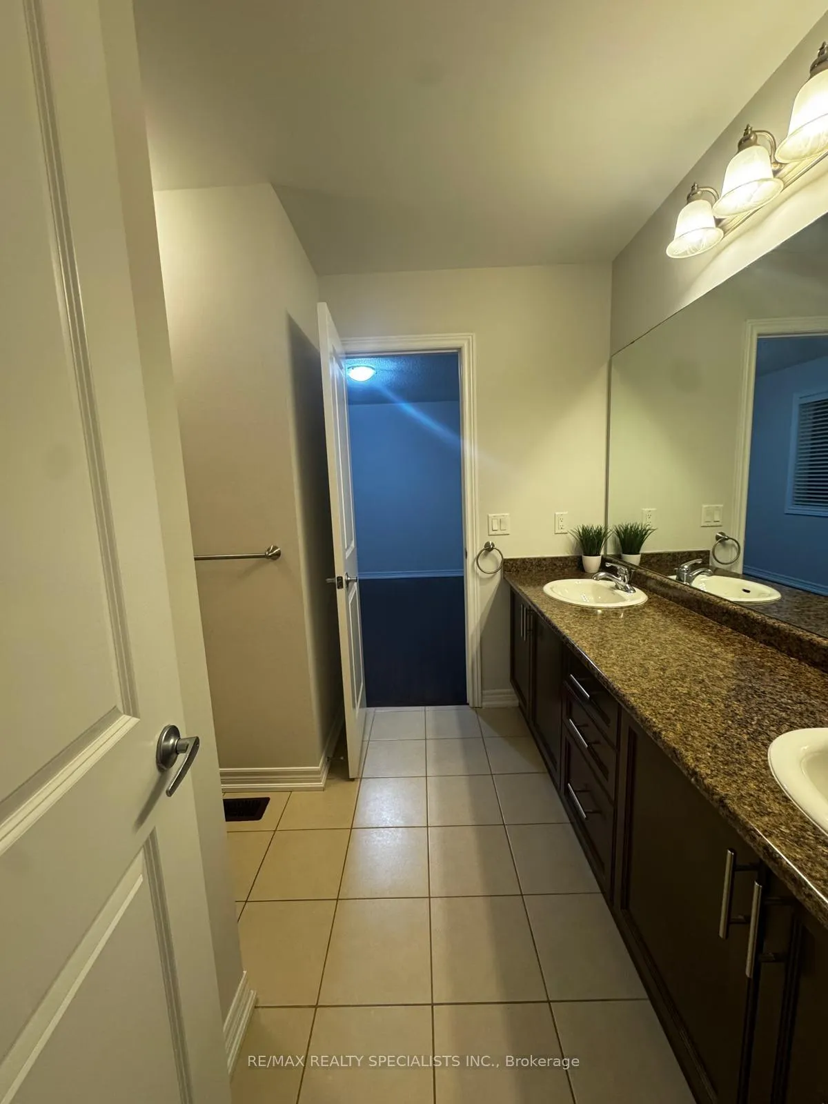 Photo 23 of 46 Valley Drive, Brampton, Snelgrove — HOMEH