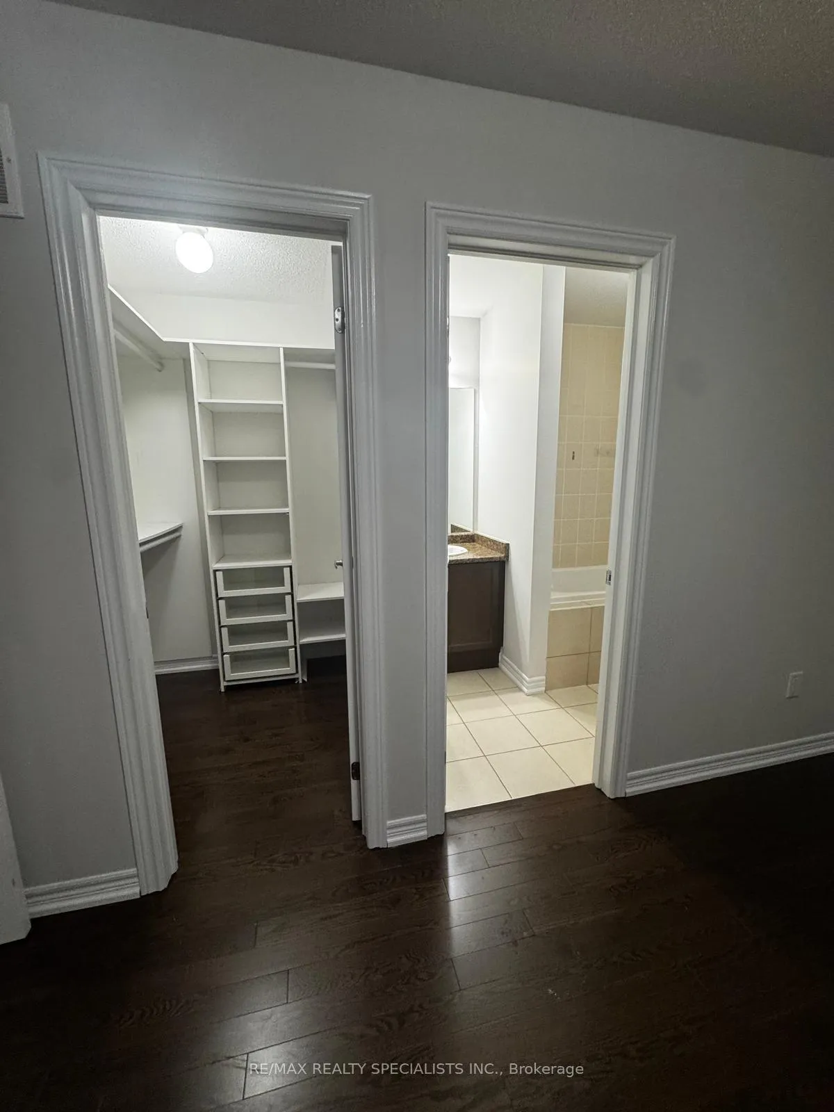 Photo 26 of 46 Valley Drive, Brampton, Snelgrove — HOMEH