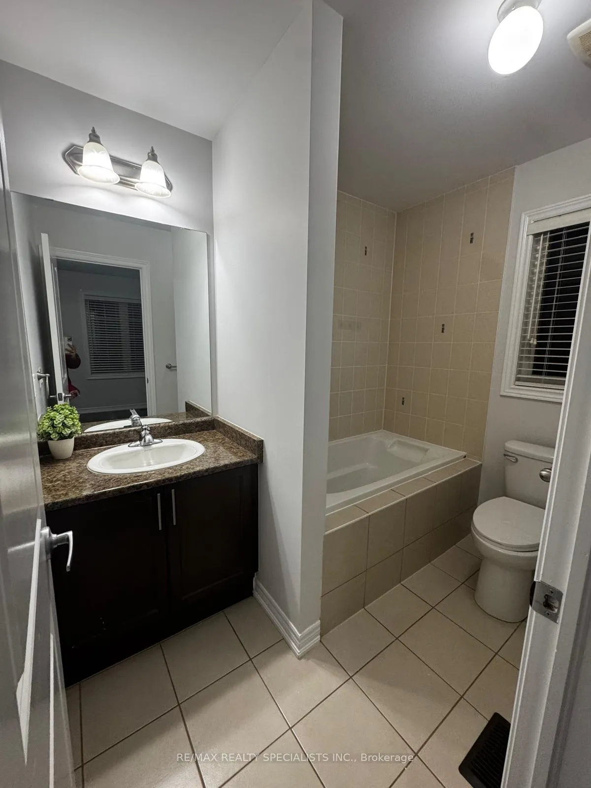 Photo 27 of 46 Valley Drive, Brampton, Snelgrove — HOMEH