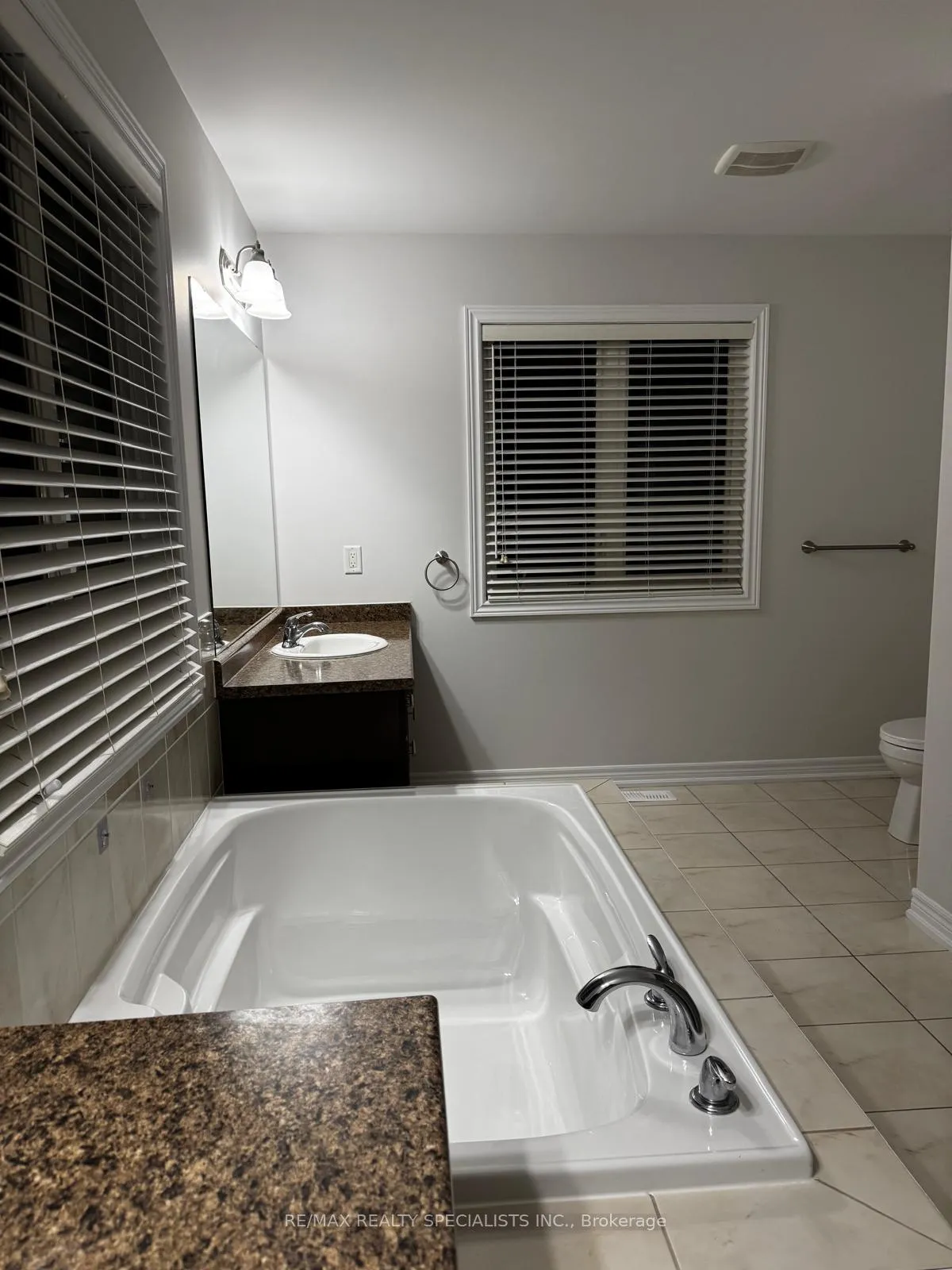 Photo 29 of 46 Valley Drive, Brampton, Snelgrove — HOMEH