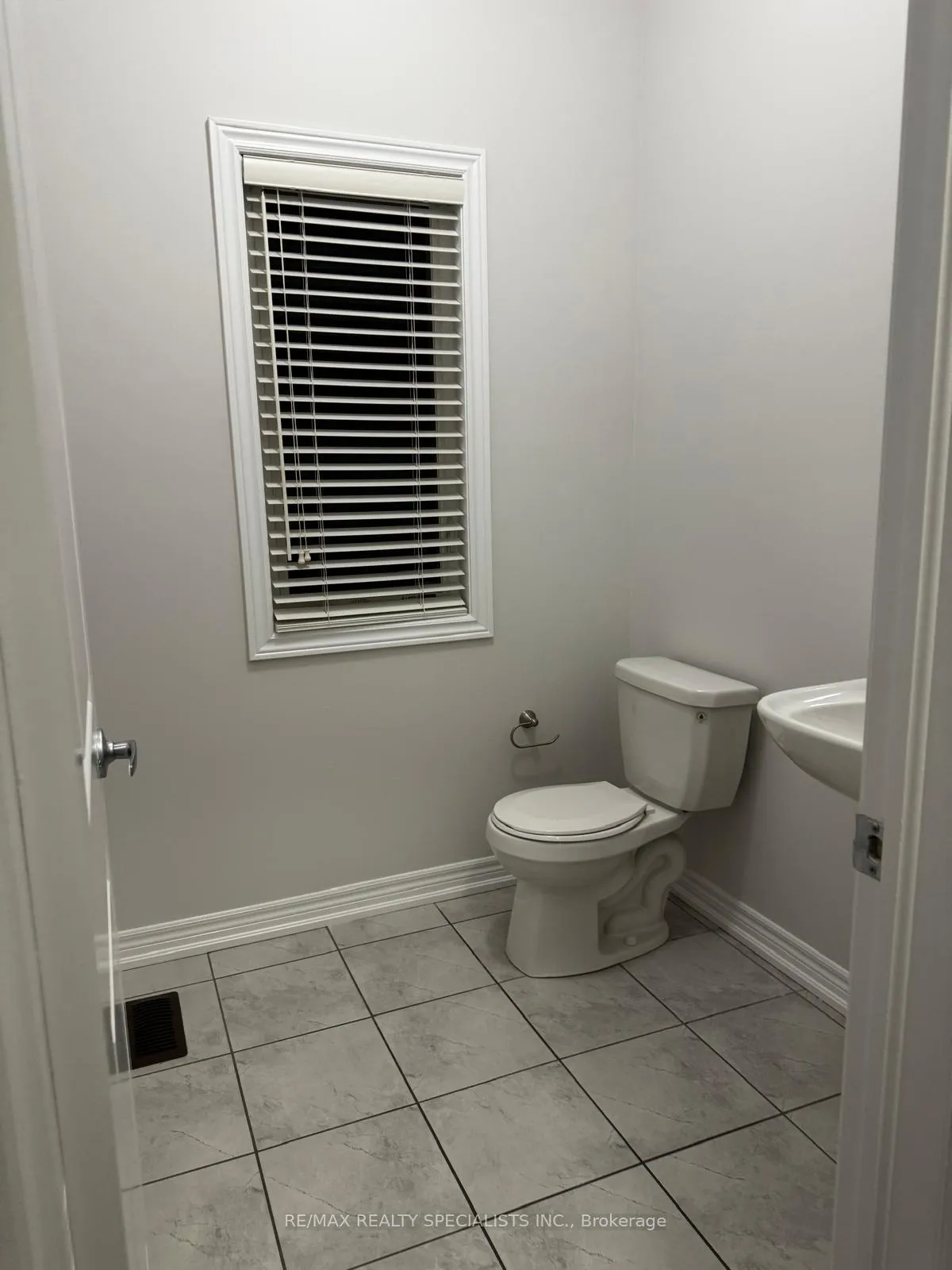 Photo 31 of 46 Valley Drive, Brampton, Snelgrove — HOMEH