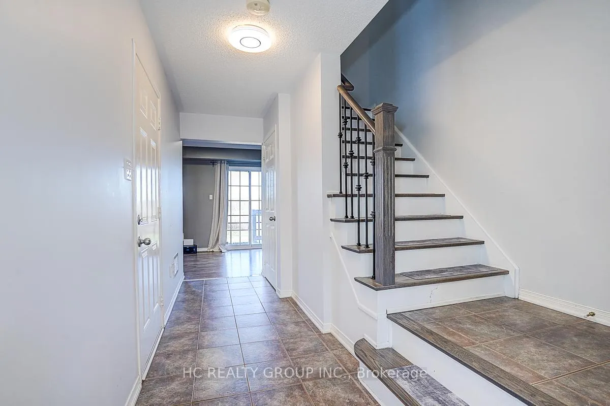 Photo 10 of 20 Prince Charles Way, Markham, Berczy — HOMEH