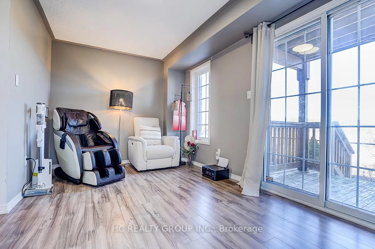 Photo 11 of 20 Prince Charles Way, Markham, Berczy — HOMEH