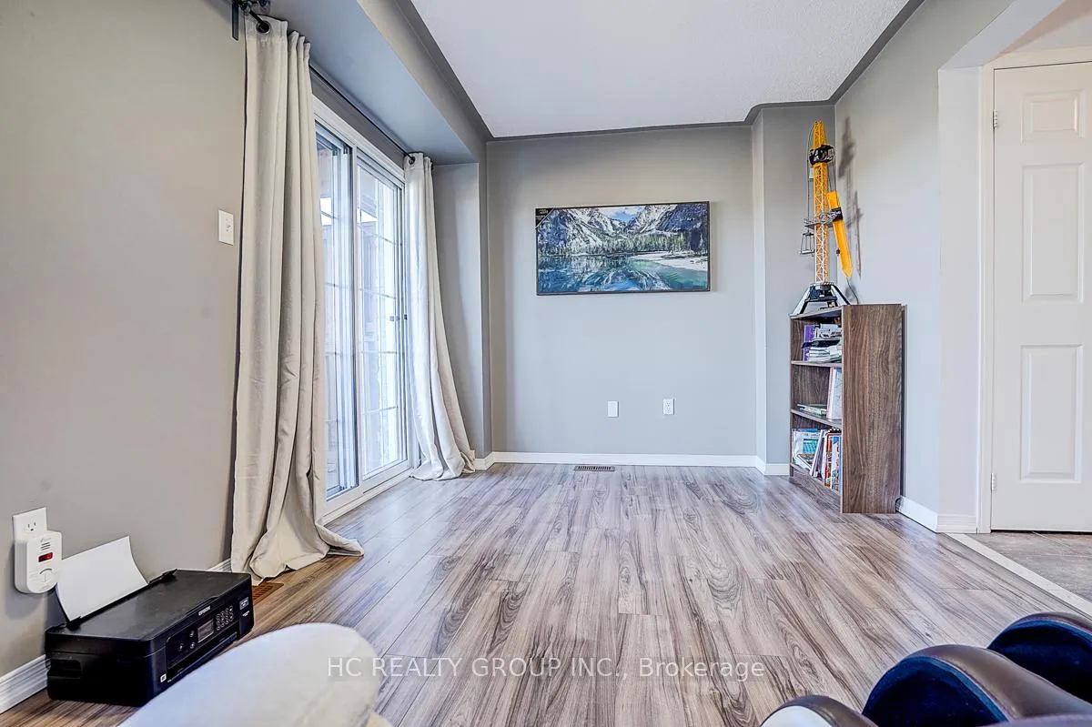 Photo 13 of 20 Prince Charles Way, Markham, Berczy — HOMEH