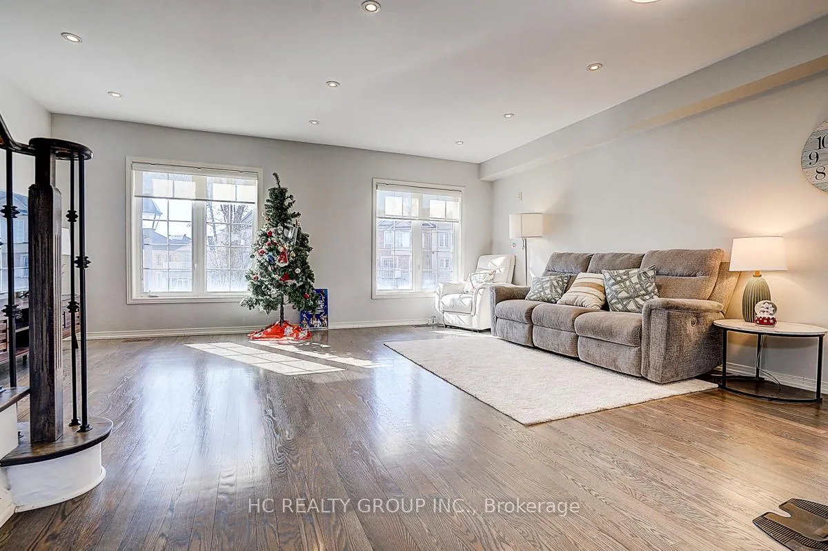 Photo 15 of 20 Prince Charles Way, Markham, Berczy — HOMEH
