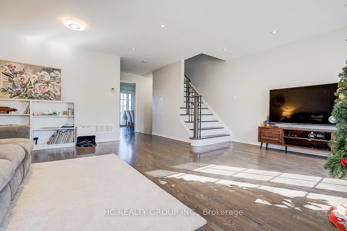 Photo 22 of 20 Prince Charles Way, Markham, Berczy — HOMEH