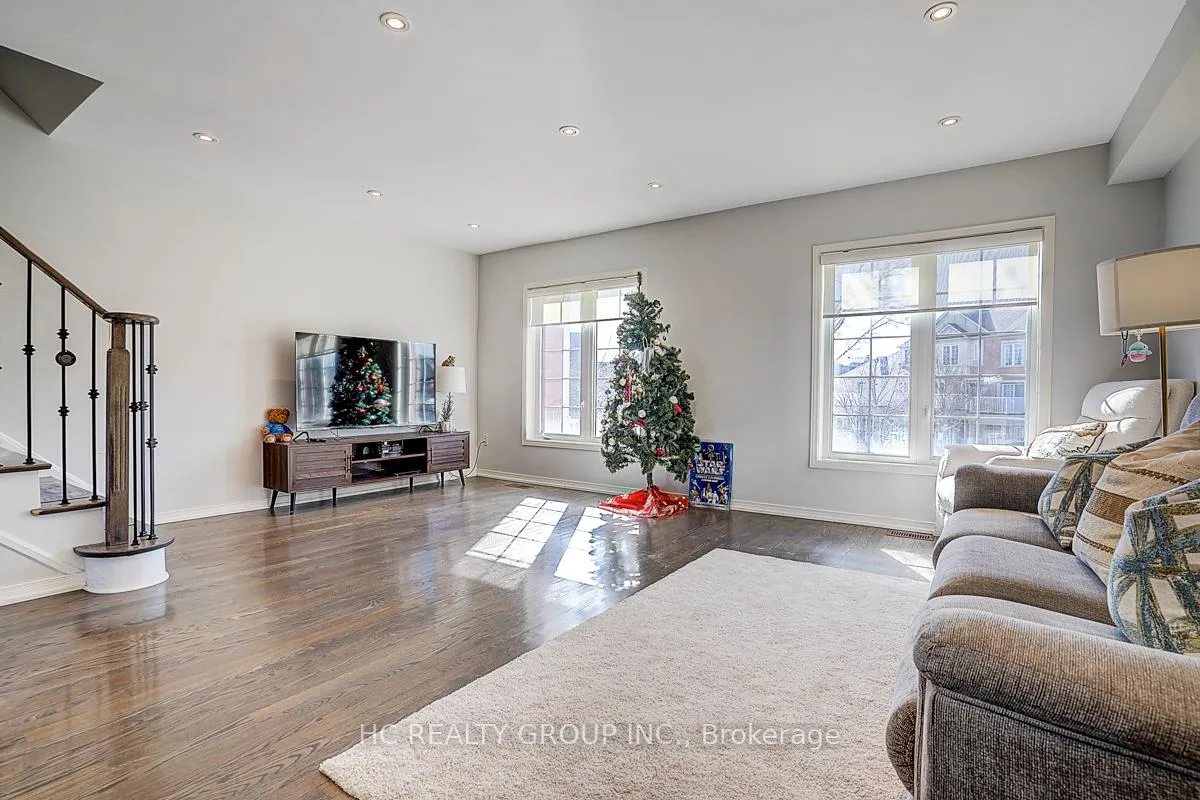 Photo 23 of 20 Prince Charles Way, Markham, Berczy — HOMEH