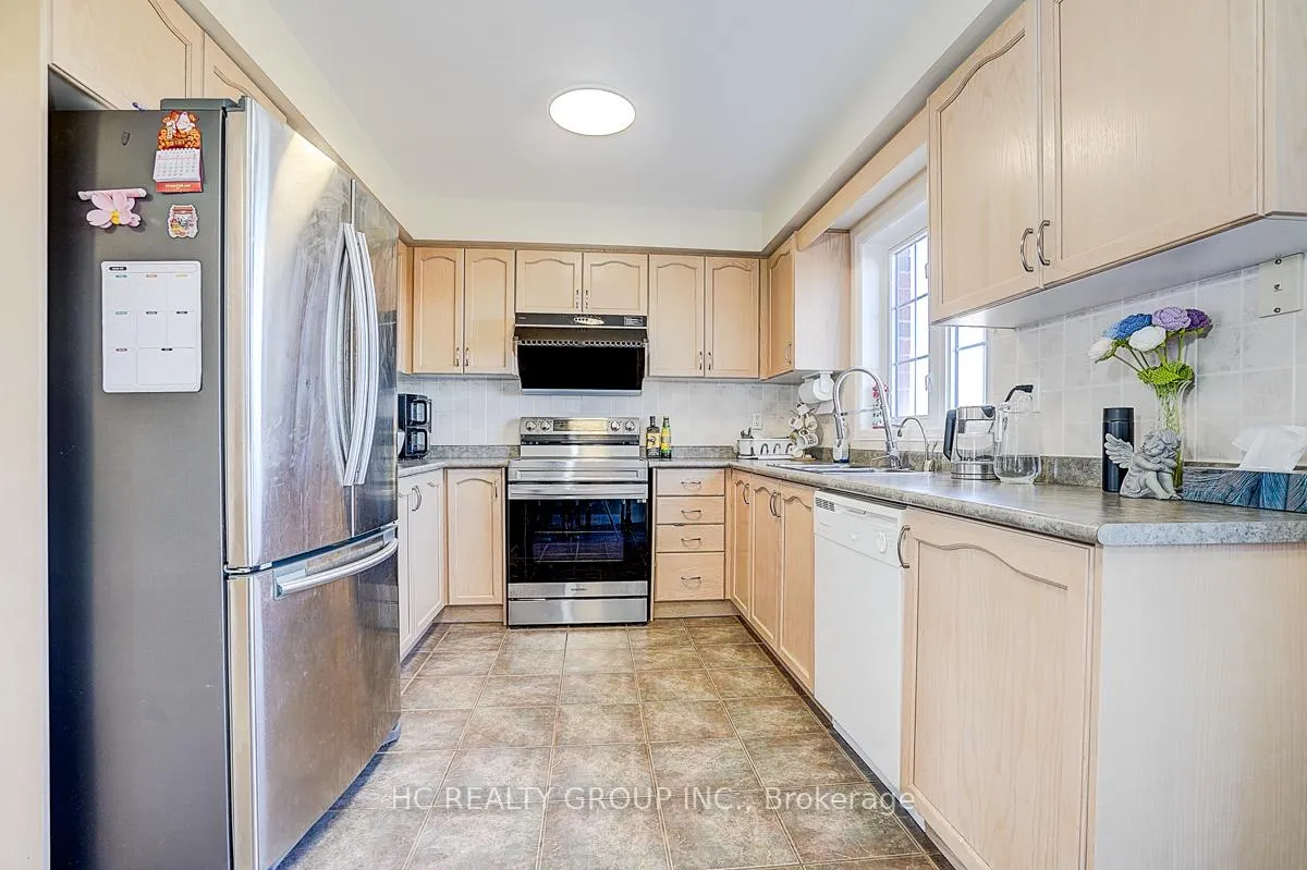 Photo 24 of 20 Prince Charles Way, Markham, Berczy — HOMEH