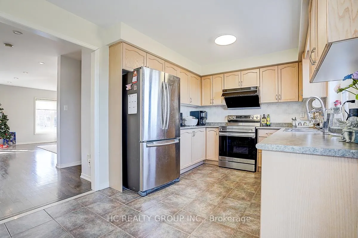 Photo 25 of 20 Prince Charles Way, Markham, Berczy — HOMEH