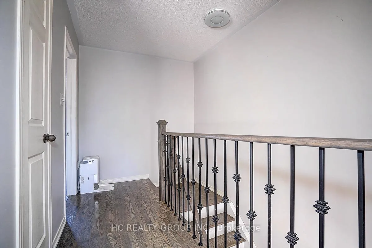 Photo 28 of 20 Prince Charles Way, Markham, Berczy — HOMEH