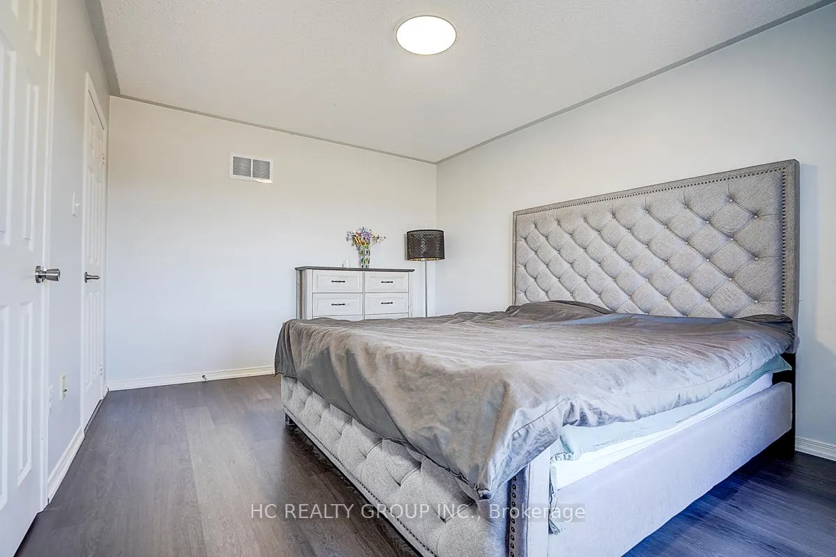 Photo 31 of 20 Prince Charles Way, Markham, Berczy — HOMEH