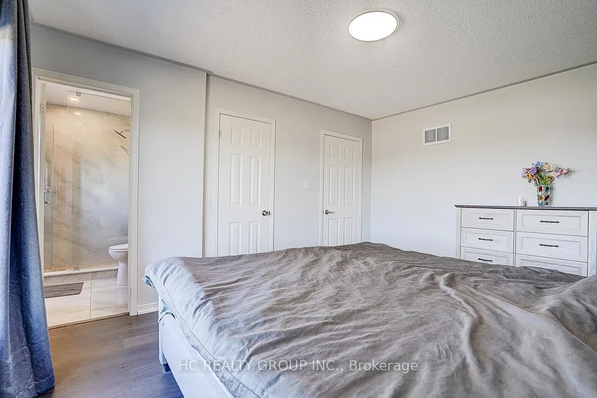 Photo 32 of 20 Prince Charles Way, Markham, Berczy — HOMEH