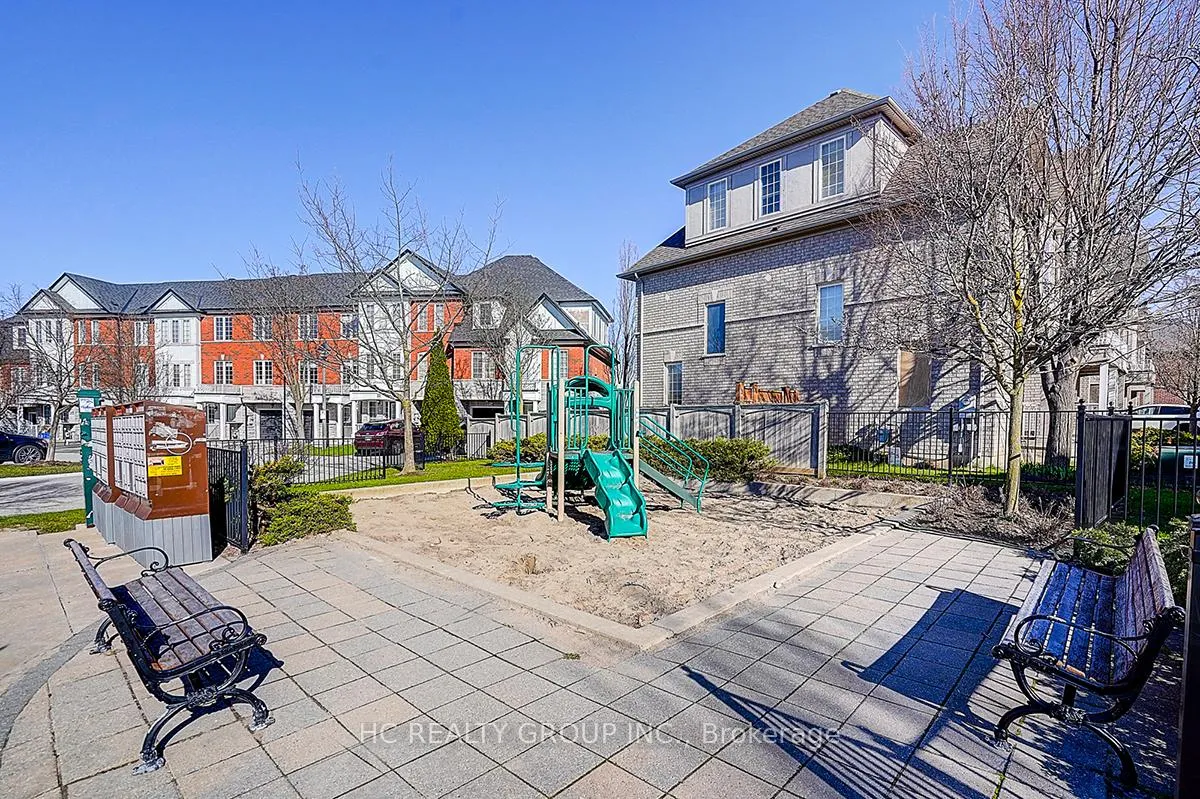 Photo 40 of 20 Prince Charles Way, Markham, Berczy — HOMEH