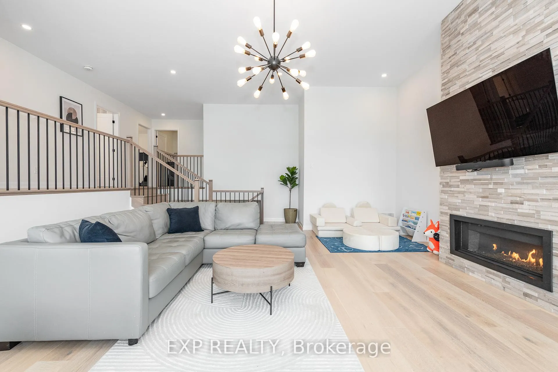 Photo 19 of 35 Jetty Drive, Ottawa, Mahogany Community — HOMEH