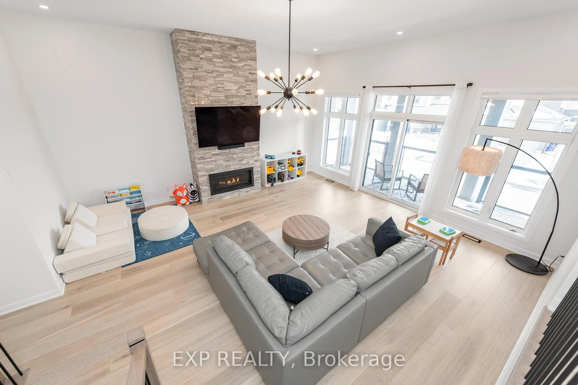 Photo 23 of 35 Jetty Drive, Ottawa, Mahogany Community — HOMEH