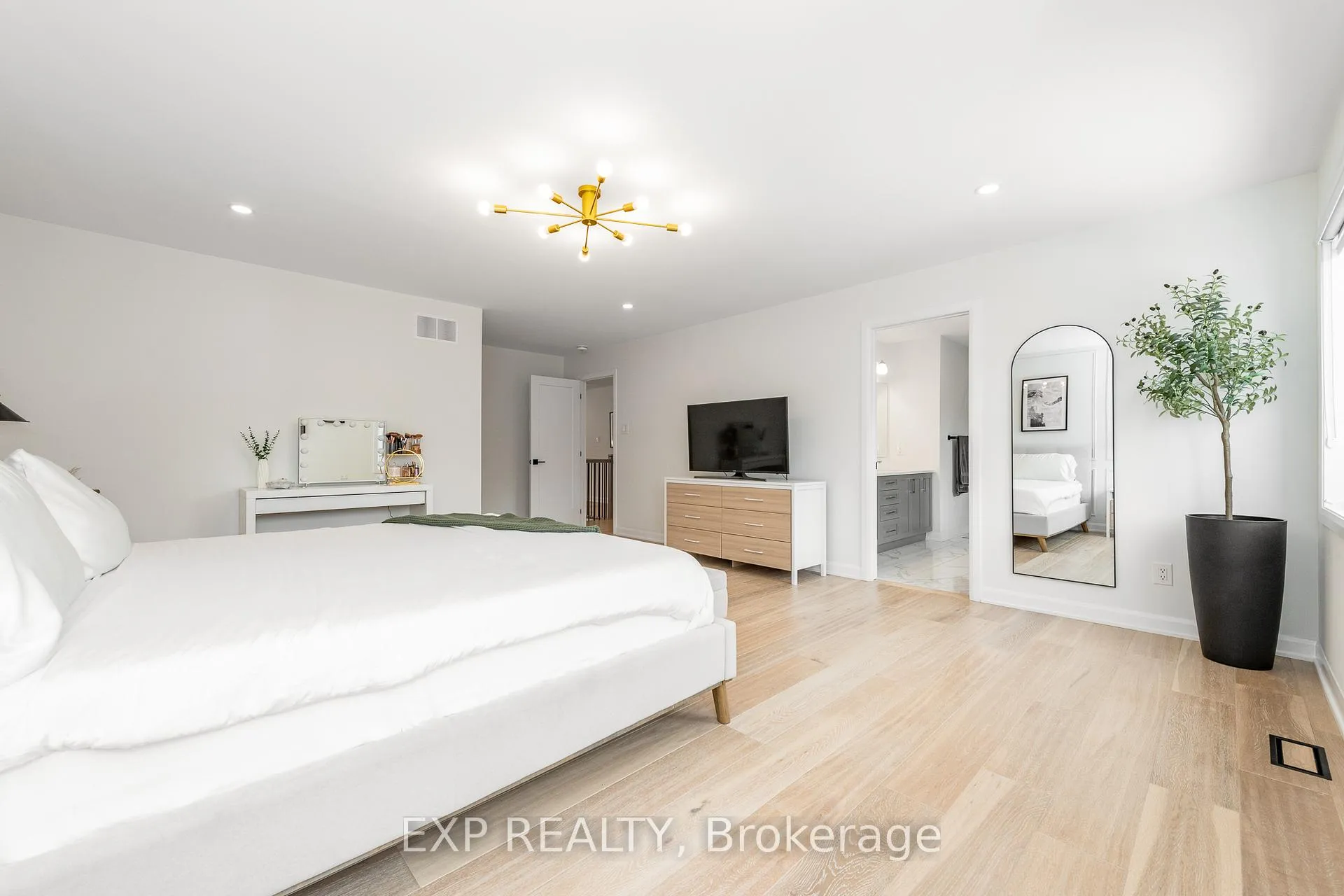 Photo 25 of 35 Jetty Drive, Ottawa, Mahogany Community — HOMEH