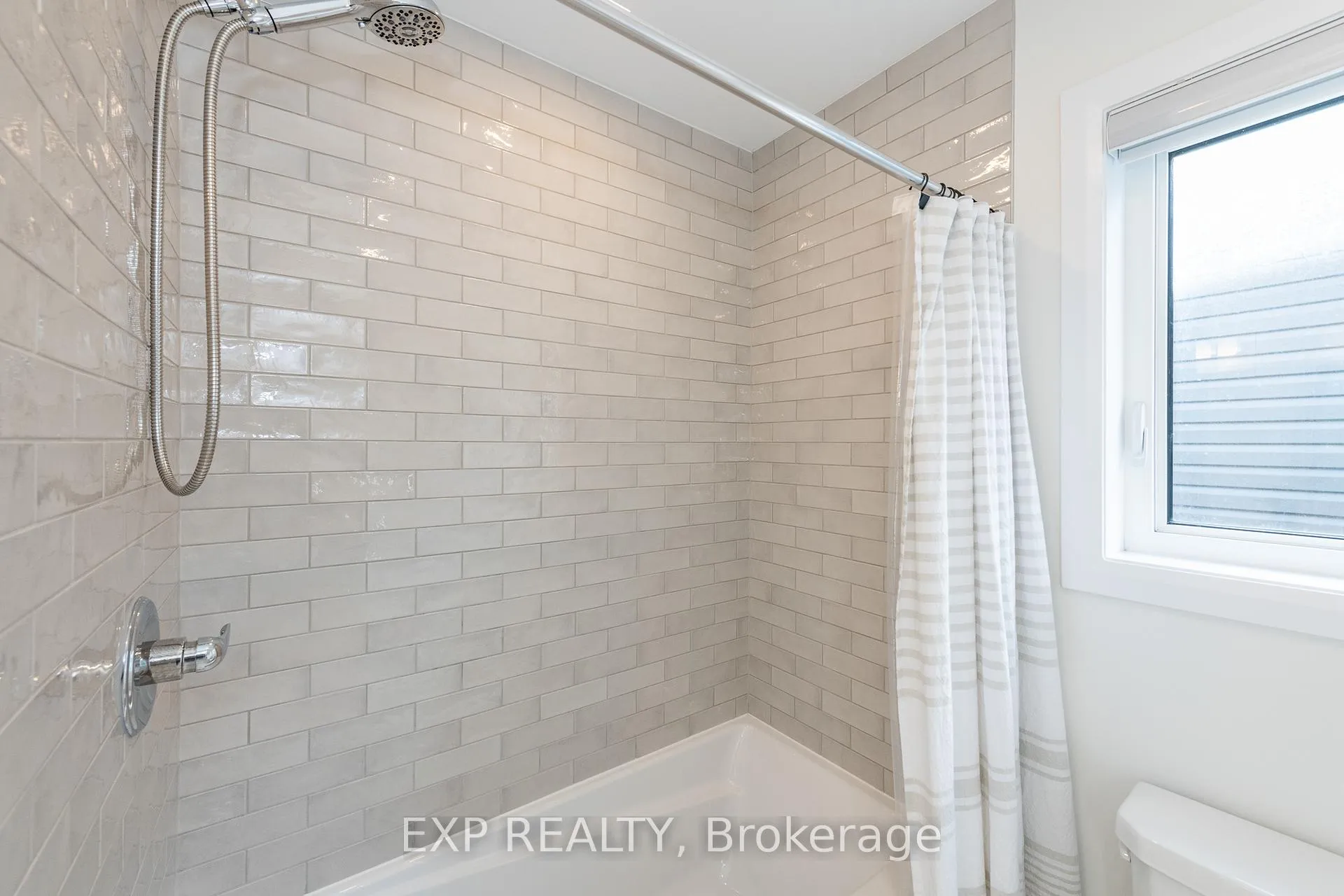 Photo 33 of 35 Jetty Drive, Ottawa, Mahogany Community — HOMEH