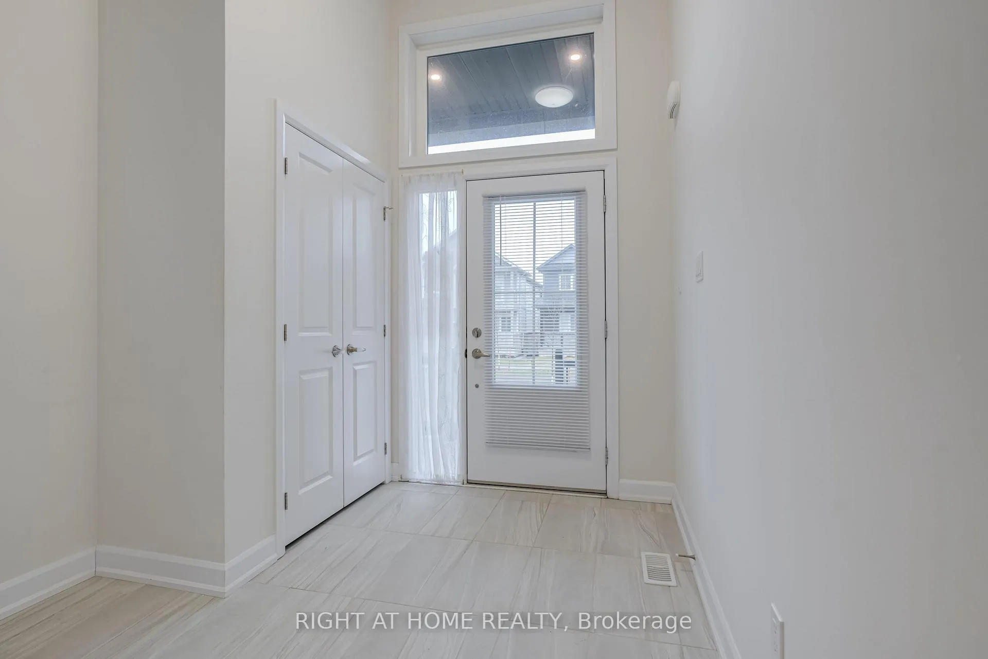 Photo 4 of 520 Clayton Avenue, Peterborough, Monaghan Ward 2 — HOMEH
