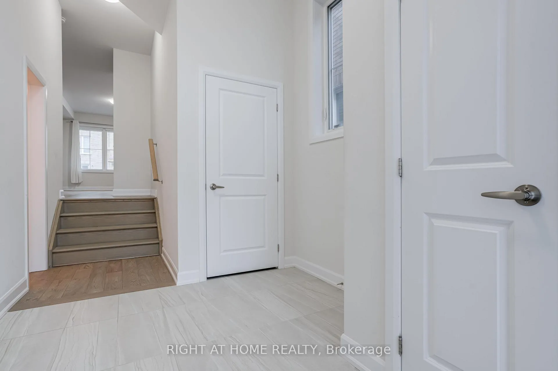 Photo 5 of 520 Clayton Avenue, Peterborough, Monaghan Ward 2 — HOMEH