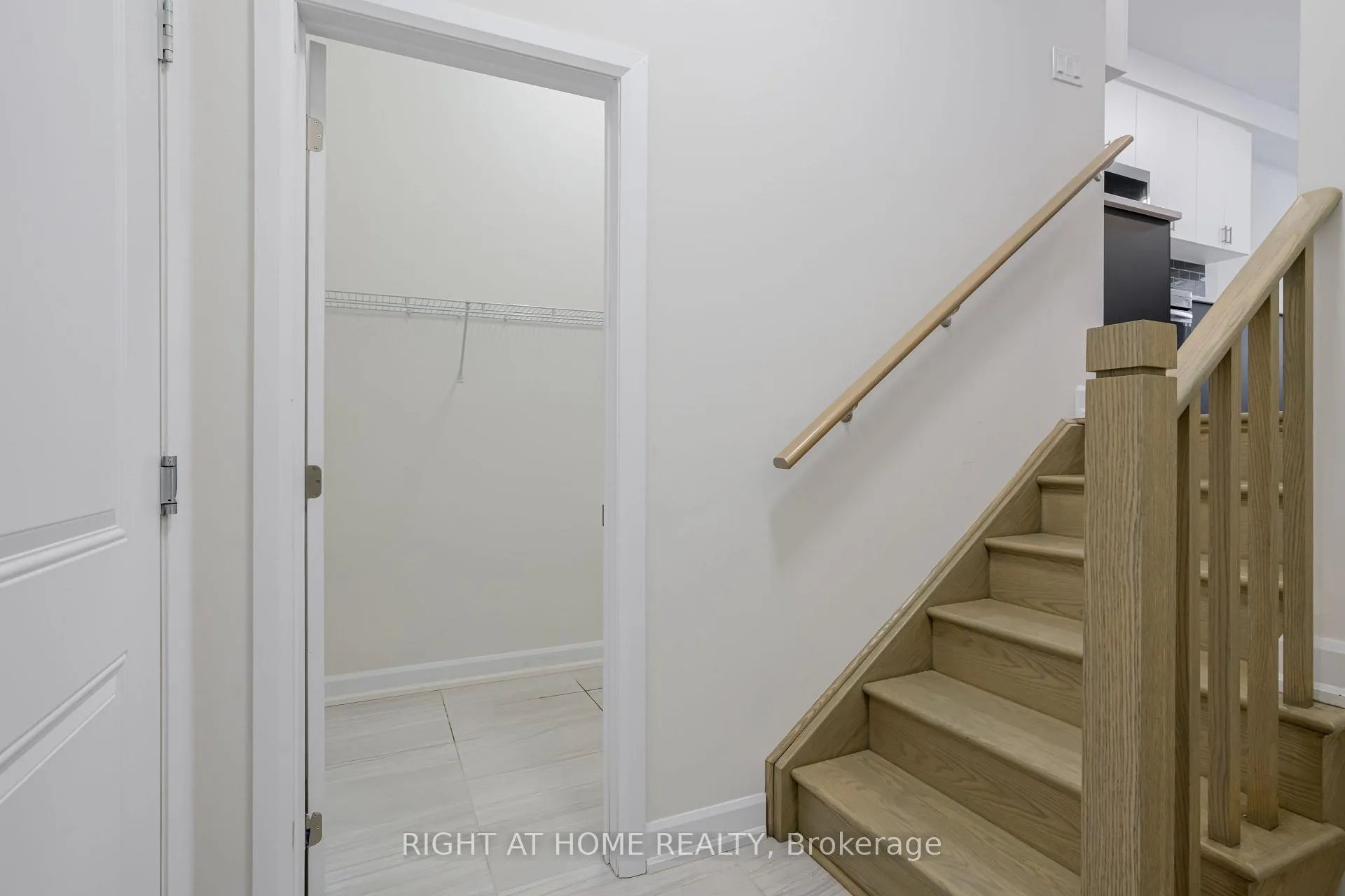 Photo 14 of 520 Clayton Avenue, Peterborough, Monaghan Ward 2 — HOMEH