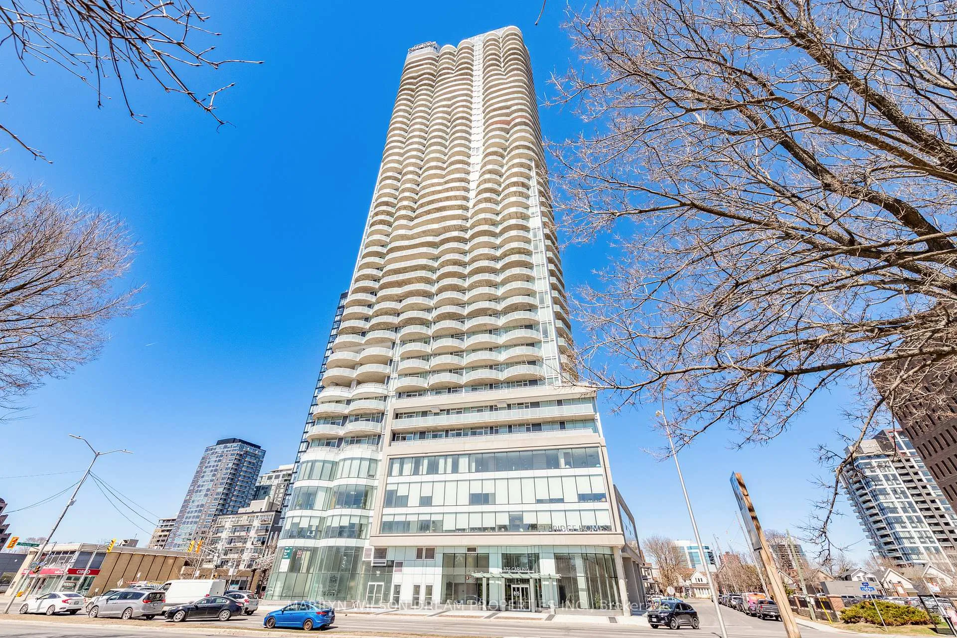Front of Unit 1604, 805 Carling Avenue