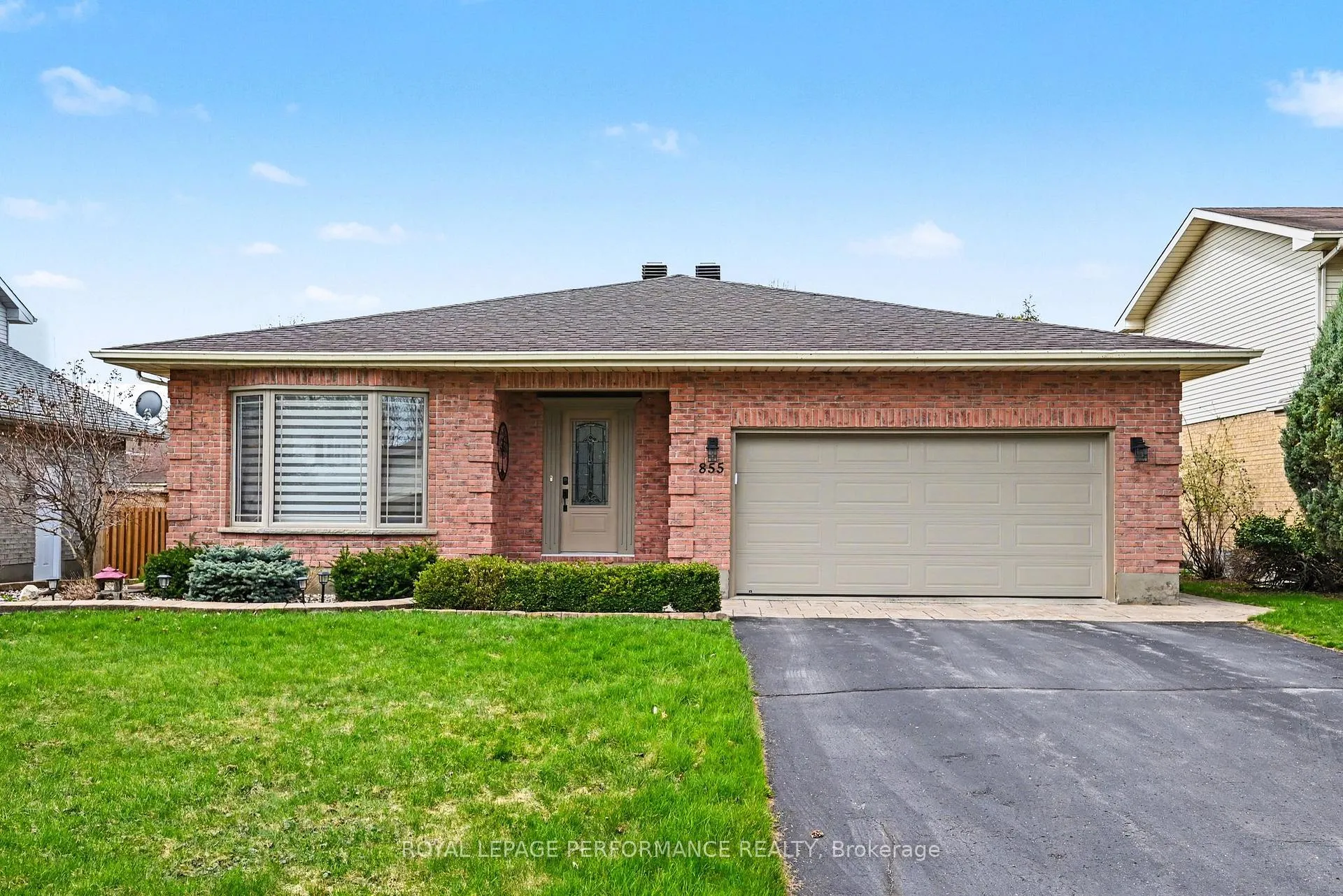 Photo 2 of 855 Kenyon Crescent, Cornwall — HOMEH